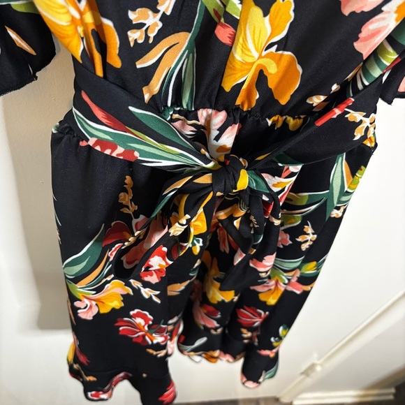 SHEIN Back Floral Ruffled Wrap Mini Dress - Picture 5 of 9